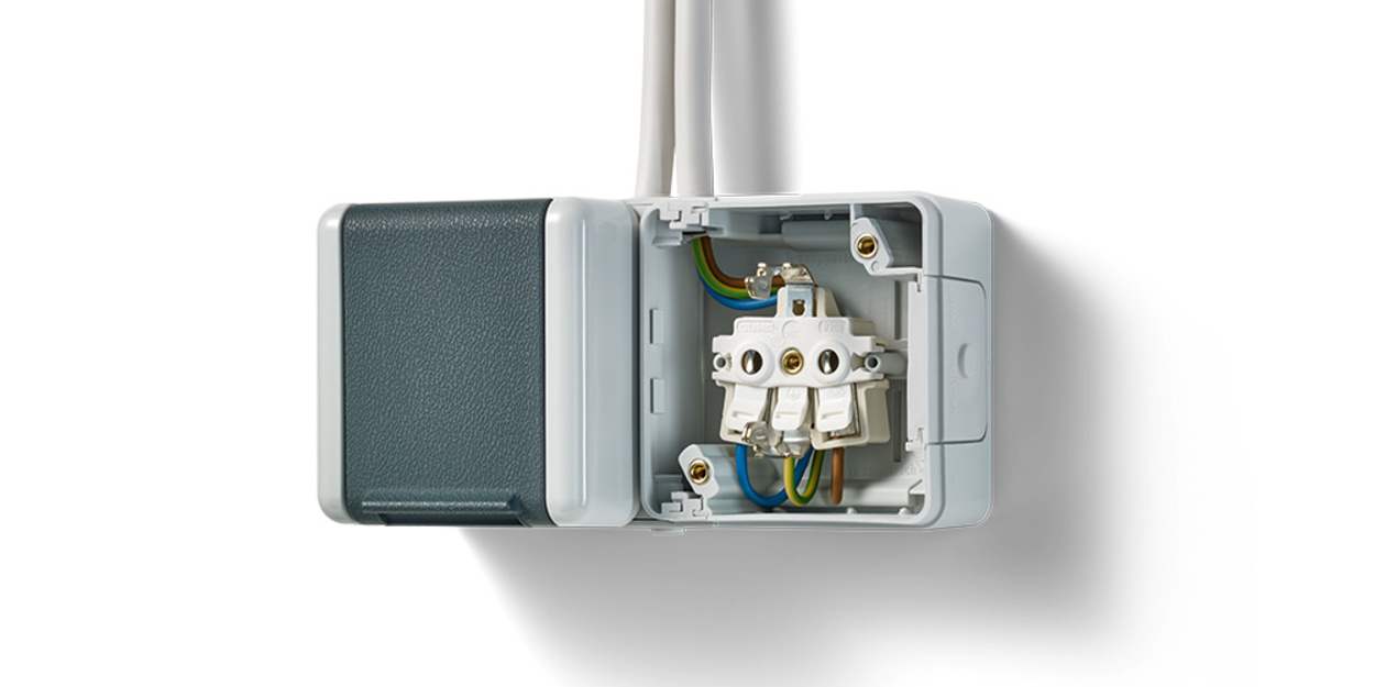 Doppelsteckdose mit Trennsteg bei Elektro Heinrich Seib GmbH in Hanau